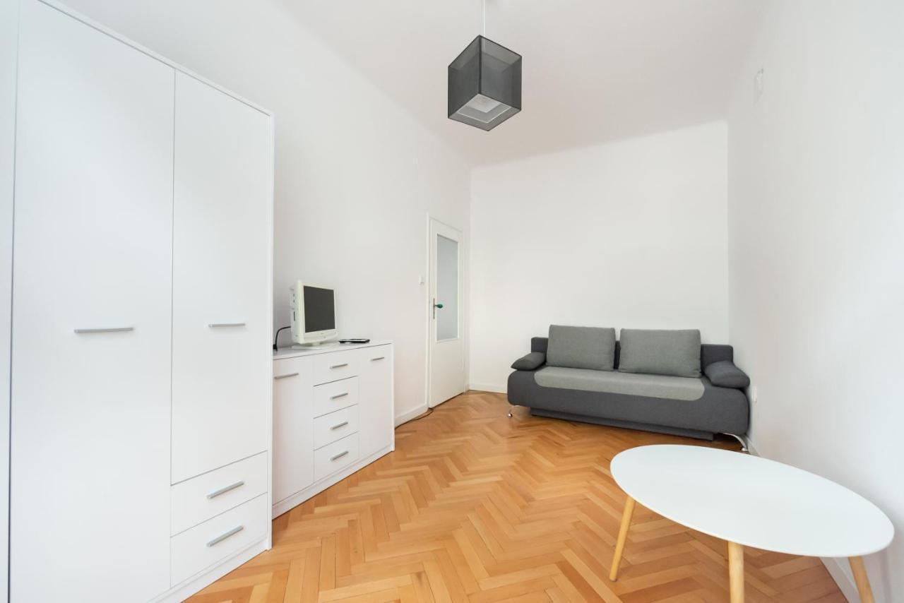 Plac Zbawiciela 3-Bedroom Apartment Варшава Экстерьер фото