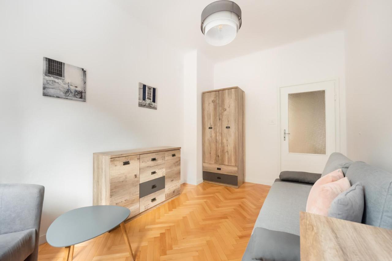 Plac Zbawiciela 3-Bedroom Apartment Варшава Экстерьер фото
