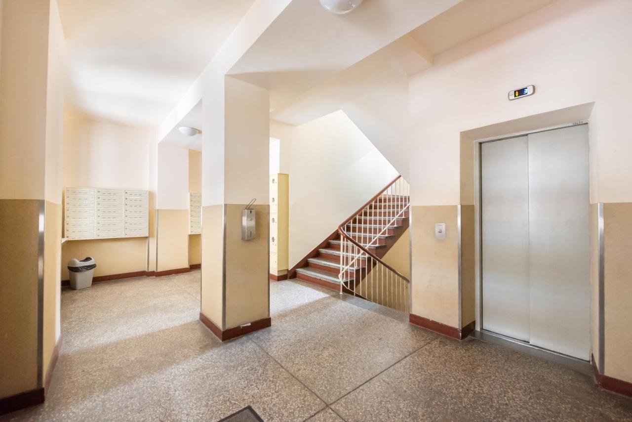 Plac Zbawiciela 3-Bedroom Apartment Варшава Экстерьер фото