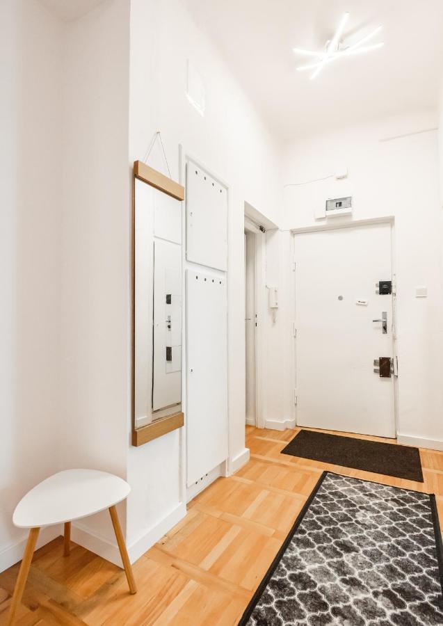 Plac Zbawiciela 3-Bedroom Apartment Варшава Экстерьер фото